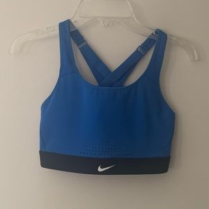 Nike adjustable supportive sports bra